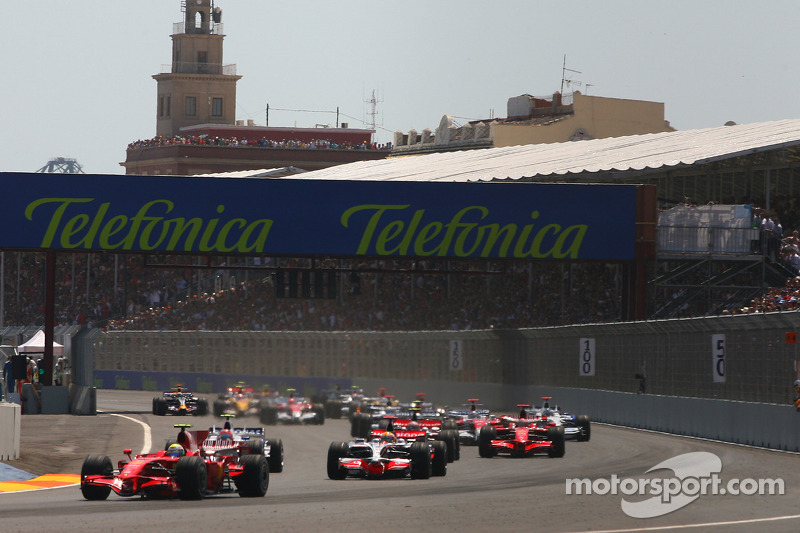 Start: Felipe Massa, Scuderia Ferrari, F2008 ve Lewis Hamilton, McLaren Mercedes, MP4-23
