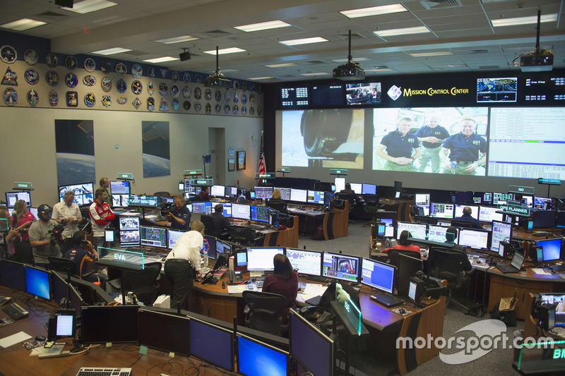 Andrea Iannone, Ducati Team, Dani Pedrosa, Repsol Honda Team durante una visita a la NASA Johnson Space Center