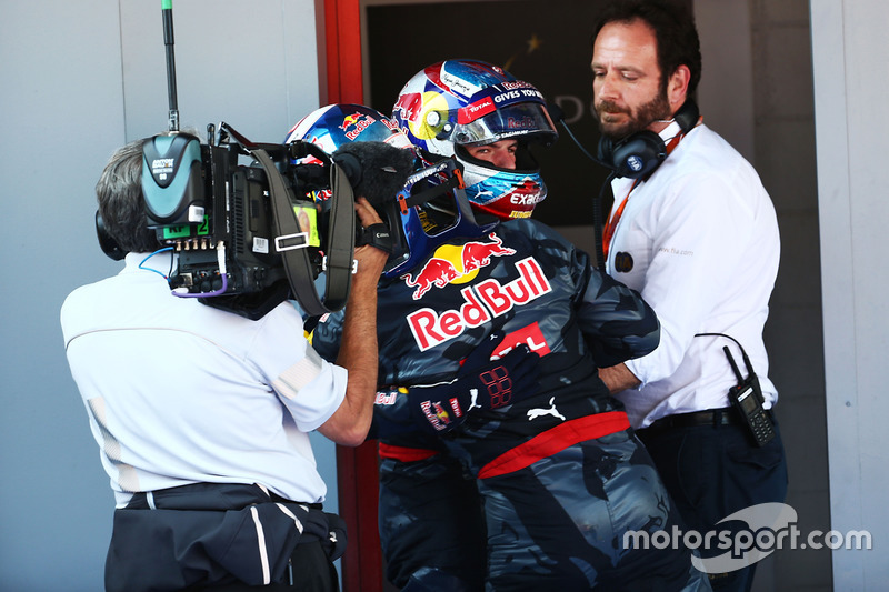 Daniel Ricciardo gratuliert