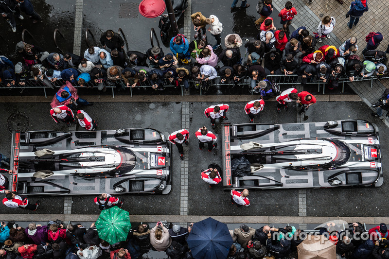 #1 Porsche Team Porsche 919 Hybrid et #2 Porsche Team Porsche 919 Hybrid