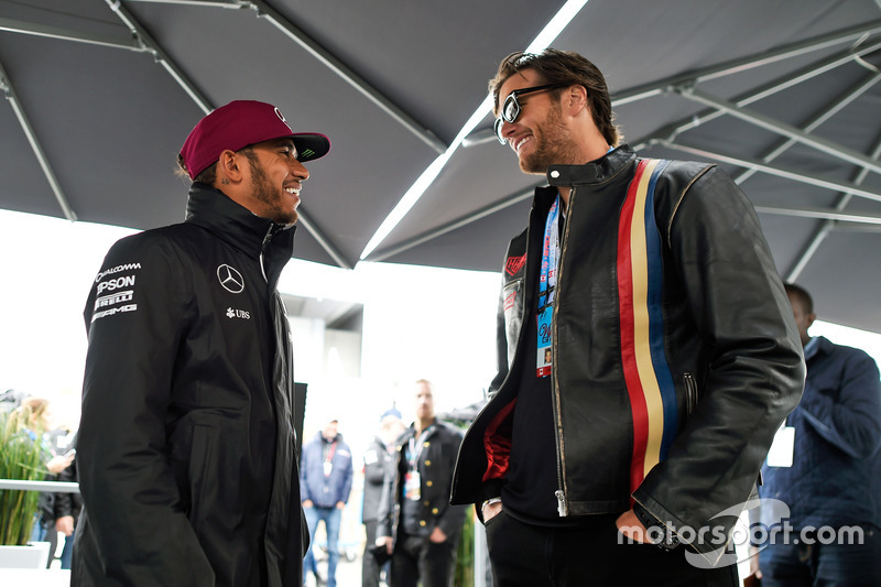 Lewis Hamilton, Mercedes AMG F1 con Tom Brady, Quarterback de patriotas de Nueva Inglaterra