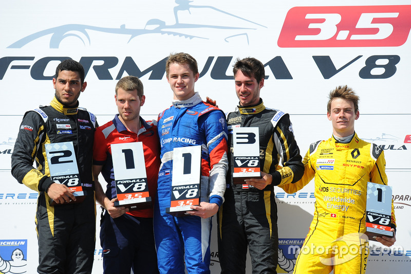 Podio: ganador de la carrera Egor Orudzhev, Arden Motorsport, segundo lugar Roy Nissany, Lotus, tercer lugar Rene Binder, Lotus